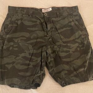 Weatherproof Men's Green Camouflage Cargo Shorts